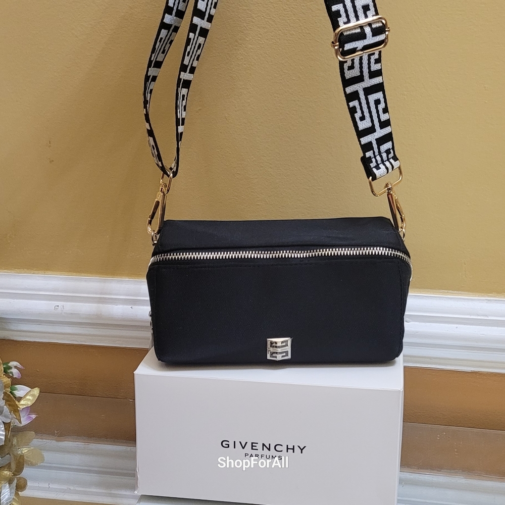 Givenchy - Picture 5 of 16